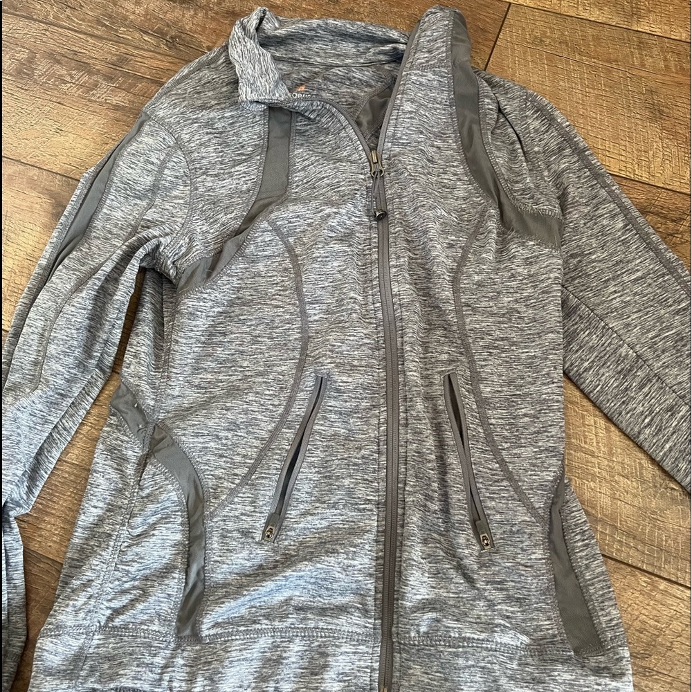 GREY WORKOUT JACKET, AIZE SMALL, GOOD CONDITION